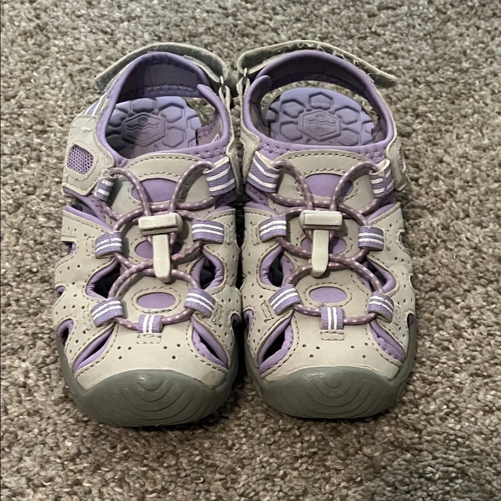 Khombu comfortable sandals